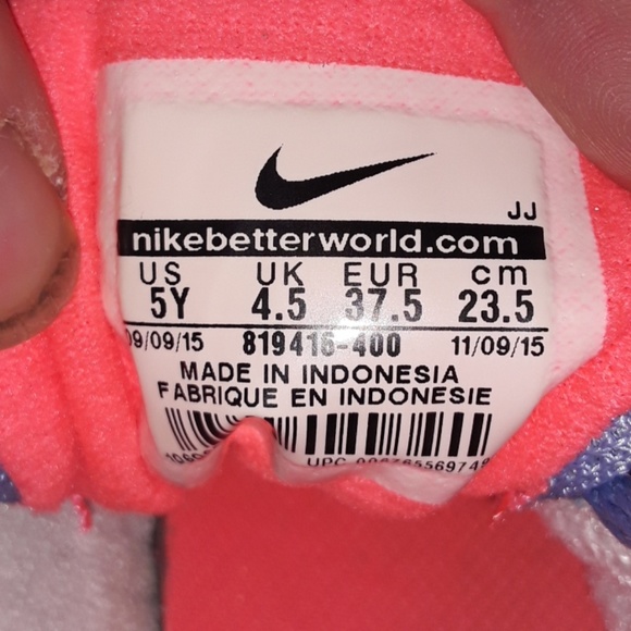 Nike - Picture 2 of 4